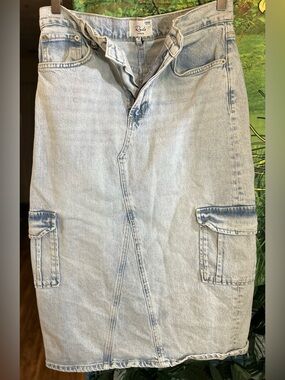 Rails Light StoneWash Denim Cargo Skirt with Front Seams,Back Split & Cargo Pck